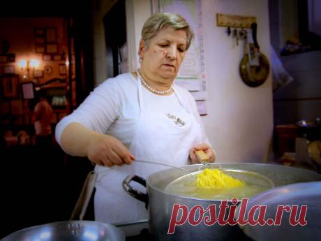 Das echte, das einzig wahre Ragù alla Bolognese - Effilee Wieviel haben die Spaghetti Bolognese, die wir in Deutschland bekommen, mit dem italienischen Original zu tun? Hier finden Sie die Antwort und ein Rezept!