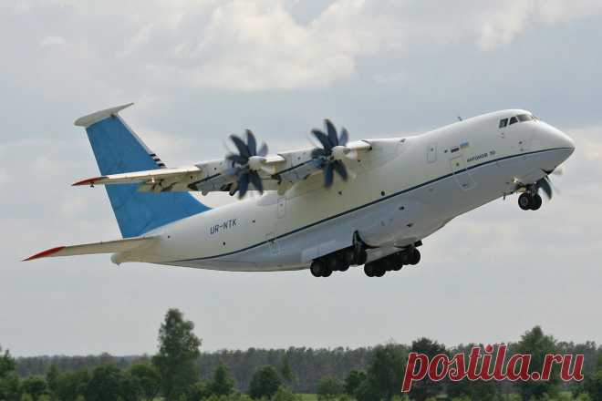 Ан-70 — среднемагистральный грузовой (оперативно-тактический военно-транспортный) самолёт нового поколения короткого взлета и посадки. Самолёт Ан-70 предназначается для замены физически и морально устаревшего Ан-12. Выполнен по аэродинамической схеме четырехмоторного винтовентиляторного турбовинтового высокоплана с однокилевым оперением и хвостовым грузовым люком.