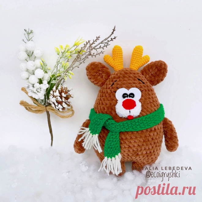 PDF Олень Толстячок крючком. FREE crochet pattern; Аmigurumi animal patterns. Амигуруми схемы и описания на русском. Вязаные игрушки и поделки своими руками #amimore - плюшевый олень к Новому году, новогодний оленёнок из плюшевой пряжи.