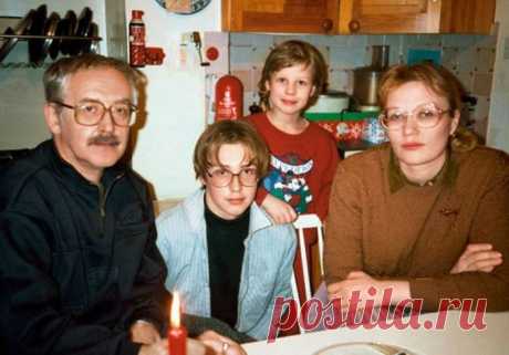 Василий и Елена Ливановы с сыновьями. / Отчего не находит покоя 84-летний Василий Ливанов / Шоубиз