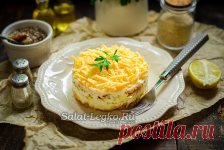 Салат "Нежный" с яблоком, сыром и яйцом: рецепт с фото пошагово