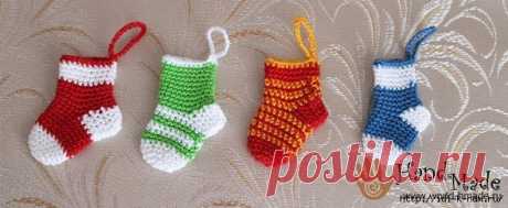 НОВОГОДНИЕ НОСОЧКИ КРЮЧКОМ