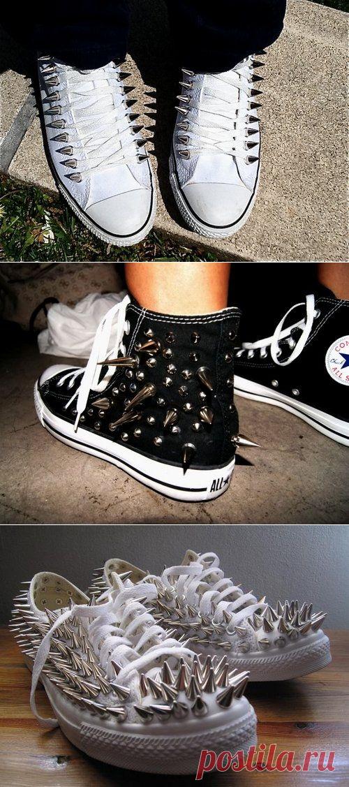 Трое шипастых / Обувь / ВТОРАЯ УЛИЦА