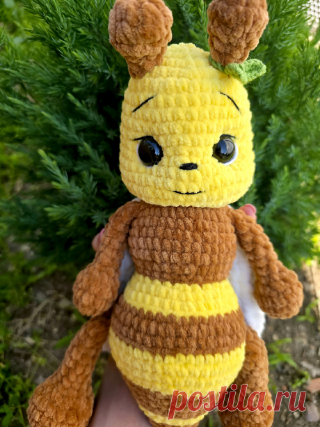 PDF Луна и Пчелёнок крючком. FREE crochet pattern; Аmigurumi toy patterns. Амигуруми схемы и описания на русском. Вязаные игрушки и поделки своими руками #amimore - плюшевая пчела, большая пчелка из плюшевой пряжи, пчелёнок.