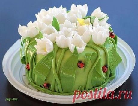 Нежные торты усеянные цветами