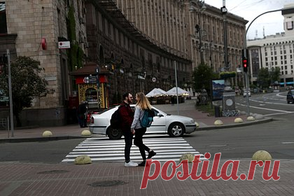 В Киеве захотели переименовать улицу Ермака. Городской совет Киева планирует переименовать улицу Ермака именем советского диссидента Михаила Горыни. На опубликованном снимке экрана виден проект решения Киевского городского совета, согласно которому улицу, названную в честь русского казачьего атамана, покорителя Сибири Ермака Тимофеевича, переименуют.