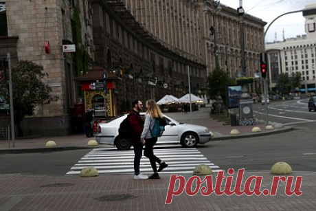 В Киеве захотели переименовать улицу Ермака. Городской совет Киева планирует переименовать улицу Ермака именем советского диссидента Михаила Горыни. На опубликованном снимке экрана виден проект решения Киевского городского совета, согласно которому улицу, названную в честь русского казачьего атамана, покорителя Сибири Ермака Тимофеевича, переименуют.
