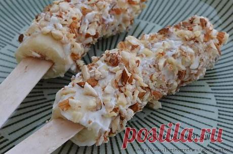 Банан+йогурт+орехи-в морозилку на 45-55 минут))).