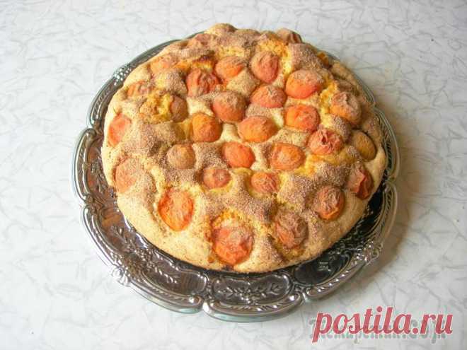 Абрикосовый пирог. Очень простой рецепт, универсальное тесто! В моей кулинарной книге этот рецепт был записан самым первым еще очень много лет назад! Пирог получается очень вкусным, нежное тесто с ароматом абрикосов... невозможно удержаться и не попробовать кусо...