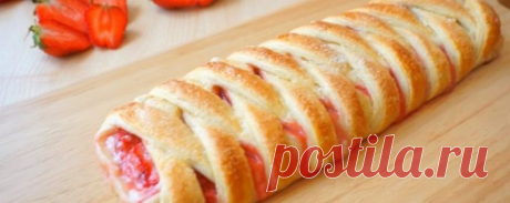 Как приготовить пирог-косичку с клубникой