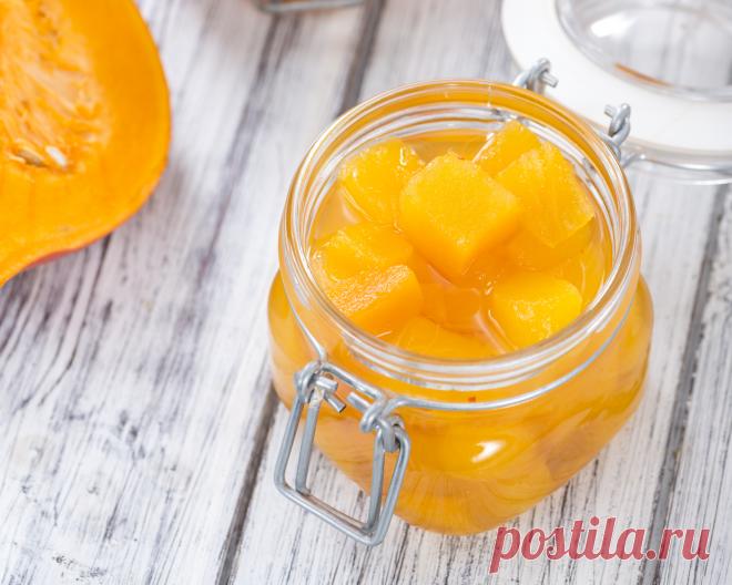 Тыква Соленья Эти тыквы огурцы являются хорошим изменением от обычного сладкая тыква лечит. Они делают большой спаривания с сырной тарелкой и добавить цвет к любой осенней трапезы.