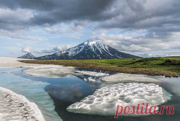 Вулкан Большая Удина перед бурей, Камчатка. Снимала Юлия Аргунова (nat-geo.ru/community/user/218964/) .