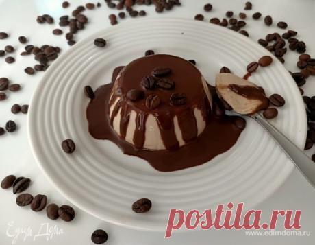 Панна котта с кофейно-шоколадным соусом. Ингредиенты: сливки, сахар, желатин листовой