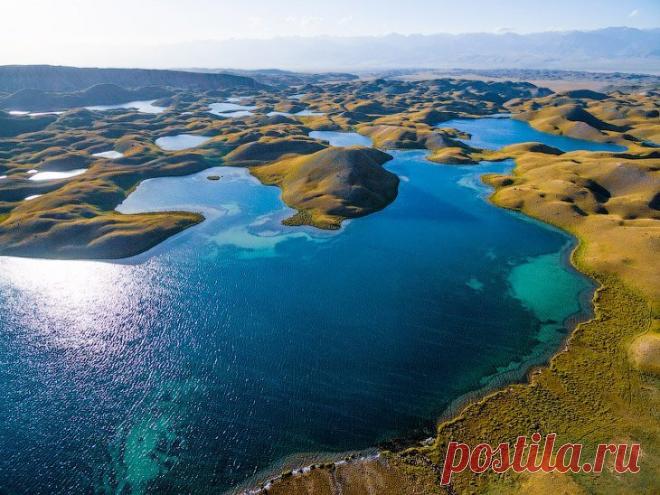 Природа Киргизии с высоты Долгими зимними вечерами, когда за окном падает снег, так приятно вспоминать о летних приключениях! После долгого перегона из Москвы в Талас и дальнейшего