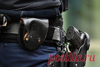 Бывший священник попал в тюрьму за сексуальные преступления 40-летней давности. 74-летний бывший священник Деннис Финбоу из Великобритании попал в тюрьму за то, что 40 лет назад неоднократно надругался над девочкой. Мужчина заходил в ее спальню, утверждая, что его прислала ее мать, и он хочет поговорить с ней о том, как стать женщиной. Затем он просил жертву раздеваться и прикасался к ней.