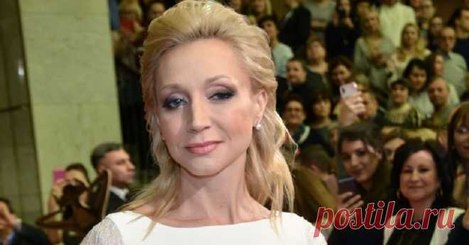 48-летняя певица позировала для эффектного снимка, но Клавдия рассмешила маму неожиданным появлением в кадре.