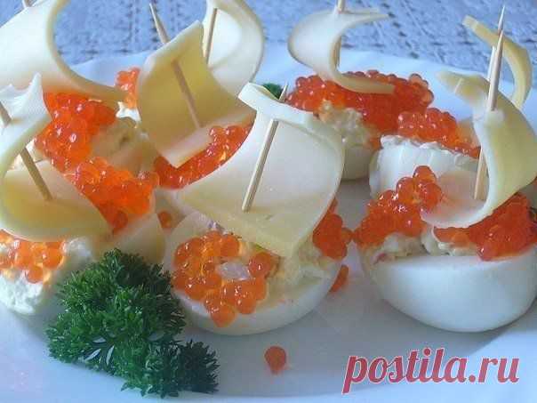 Закусочные кораблики из яиц