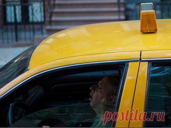 Автомобильные устройства «антисон» оказались опасными для жизни Один из самых опасных врагов водителя в дальних автопутешествиях — сон, который подкрадывается тихо, незаметно и сражает наповал. Побороть его можно только одним способом — остановить машину и безоговорочно перед ним капитулировать хотя бы минут на десять-пятнадцать. В то же время автолюбителям предлагается ряд альтернативных средств, которые призваны предупреждать коварную дремоту. Но насколько они эффективны...
