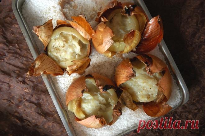 Красивое праздничное блюдо из лука.