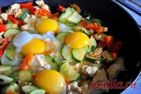 Меню правильного питания:
 
7.00 -7.30 завтрак на выбор
- запаренная овсяная каша с тертым яблком, корицей и медом
- легкий омлет с зеленью
- 2 сырника с йогуртовым соусом
- творог со сметаной
- гречневая каша с 1 помидором.
 
9.00- 9.30 Второй завтрак на выбор
- любой 1 фрукт
- йогурт без добавок
- 2 яйца
- свежевыжатый овощной сок
 
11.00-12.00 Перекус на выбор
- запеченное яблоко с творогом
- стакан кефира
- фруктовый салат
- ягоды.
 
13.30-14.30 Обед на выбор
- овощной...