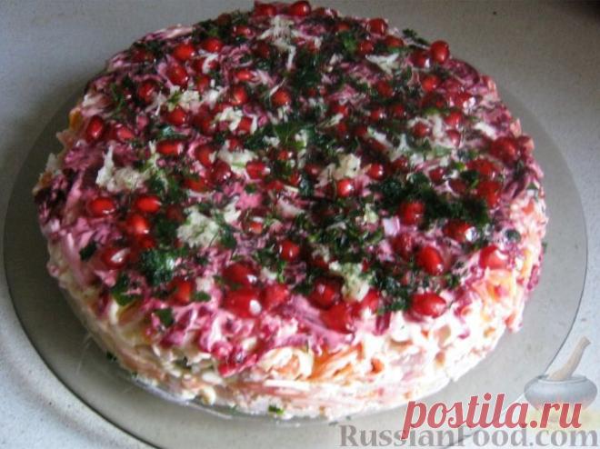 Рецепт: Праздничный слоеный салат с копченой ветчиной на RussianFood.com