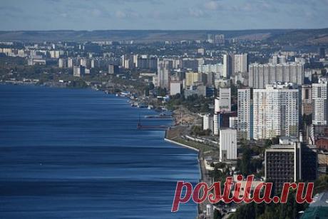 Новый турмаршрут свяжет Саратов и Каспийское побережье. Из Саратова запустят новый туристический железнодорожный маршрут «Каспийские жемчужины». Как рассказали в Федеральной пассажирской компании, 9 сентября региональный турпоезд отправляется из Саратова в Махачкалу (Кизилюрт), Каспий и Астрахань». Пассажиры посетят популярные достопримечательности.
