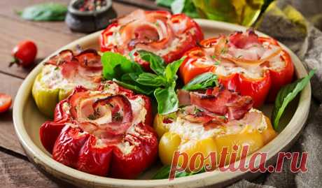 Перцы, фаршированные сыром, творогом и беконом