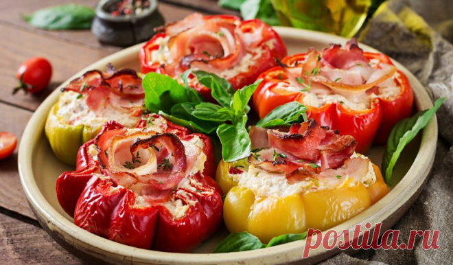 Перцы, фаршированные сыром, творогом и беконом