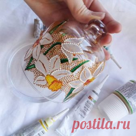 Понравившаяся всем лимонница, только на застывших кадрах 😊
Мой учитель йоги высказала мне недавно такую мысль, что в современном мире очень много потребляющих профессий, тот же самый экономист, но мало создающих. А когда человек сам что-то создаёт, то он не отдаёт энергию, а наоборот накапливает её, заряжается.
Женщине вообще положено заниматься творчеством, чтобы заряжаться энергией, любовью и  окутывать ею окружающих.
И знаете, это правда.
Я заметила, что когда рисую, з...