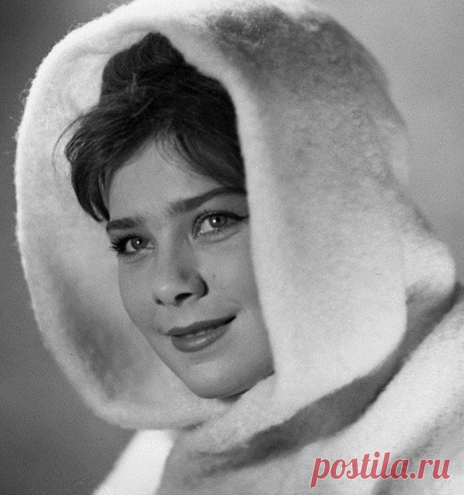 Лариса Голубкина, 9 марта, 1940