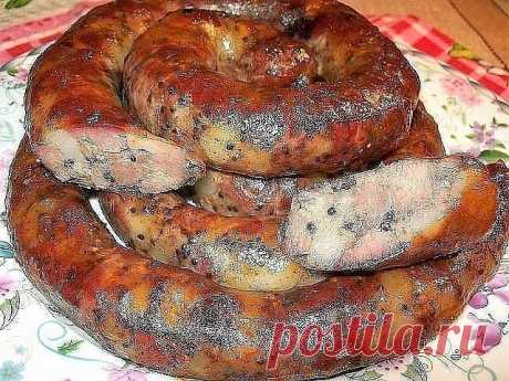 КОЛБАСА ДОМАШНЯЯ КУРИНАЯ БЫСТРОГО ПРИГОТОВЛЕНИЯ-ОБАЛДЕННЫЙ ВКУС!

ИНГРЕДИЕНТЫ :

• 1 кг. бедро куриное (без костей)
• 7-8 зубчиков чеснока
• 0,5 ч.л. перец черный (молотый)
• 0,5 ч.л. приправа для курицы ( напишу что туда входит: соль, паприка, сахар, семена горчицы, куркума)
• 2 ст. л. майонеза
• 15 гр. желатина

ПРИГОТОВЛЕНИЕ:

• Куриное мясо помыть, обсушить, порезать вместе с кожицей на кубики размером 1.5 - 2 см (не очень мелко).
Добавляем в фарш чеснок, пропущенный ч...