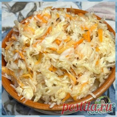 Квашеная капуста
 
Всё максимально просто и быстро. 
 
Пропорции на 3 литровую банку. 
 
Помните, что результат не всегда зависит от рецепта 
 
Ошибки которые допускают при приготовлении капусты. 
1) Использование йодированной соли. 
2) Добавление большого количества моркови. 
3) Если не протыкать капусту до дна банки деревянной палочкой, то не выйдут пузырьки и капуста(задохнется) и станет мягкой. 
4)Обязательно учитывайте температуру в квартире. Чем жарче, тем меньше кап...