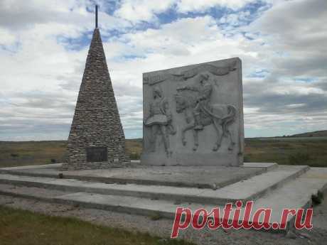 Когда над сопками Маньчжурии... Наша граница В мае 2007 года начальник Пограничного управления ФСБ России по Республике Бурятия и Читинской области, генерал-лейтенант В. У. Волков подарил мне…