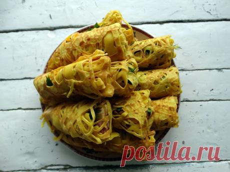 Блины «Роти Джала» на простом молоке. Очень люблю их. Выглядят красиво, и по-настоящему вкусные - Пир во время езды Когда я впервые приготовила и показала эти блины моему любимому мужу, он спросил: «что это за эконом-вариант?». Прошло почти 2 года, а я каждый раз вспоминаю это, когда готовлю блины Роти Джала. Я перепробовала разные варианты подачи блинов, попробовала готовить по рецепту, который впервые прочитала в интернете. И скажу, что я очень люблю рецепт, люблю […]