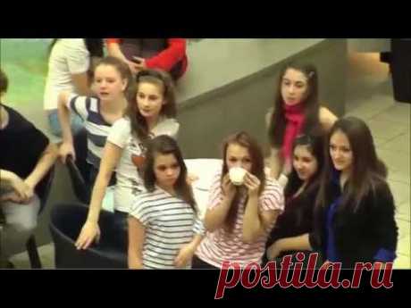 Офигеть!))) Старушки танцуют твист!! Флешмоб  Flashmob