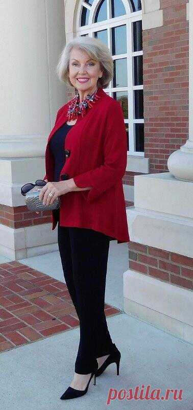 Советы по стилю для женщин старше 50 лет, которые помогут подчеркнуть индивидуальность и создать неповторимый образ.