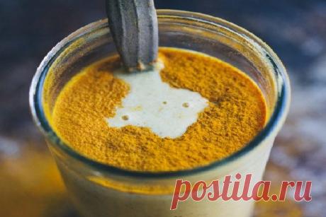 Золотое молоко с куркумой