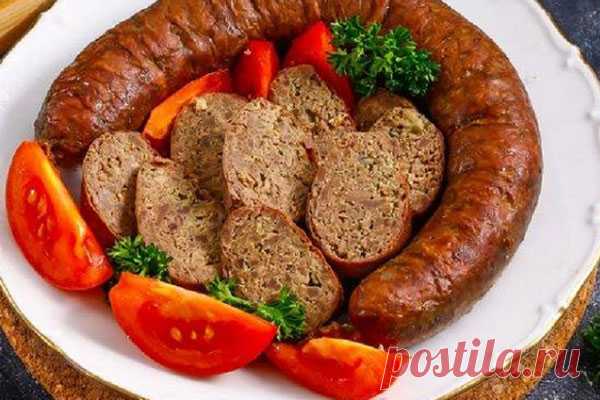 Ливерная колбаса из куриных потрошков

Наверное, многие из вас покупали в магазине ливерную колбасу и знаете, что о качестве не всегда можно сказать положительно. Поэтому, когда вам захочется поесть такой колбасы, тогда приготовьте ее сами в домашних условиях. Между прочим, это совсем несложно.