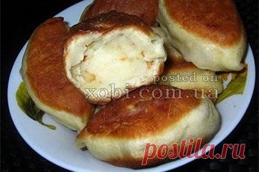 Пирожки получаются воздушные и вкусные, а главное - минимум продуктов.
