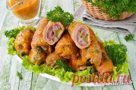 Мясные рулетики с начинкой в сливочно-овощном соусе