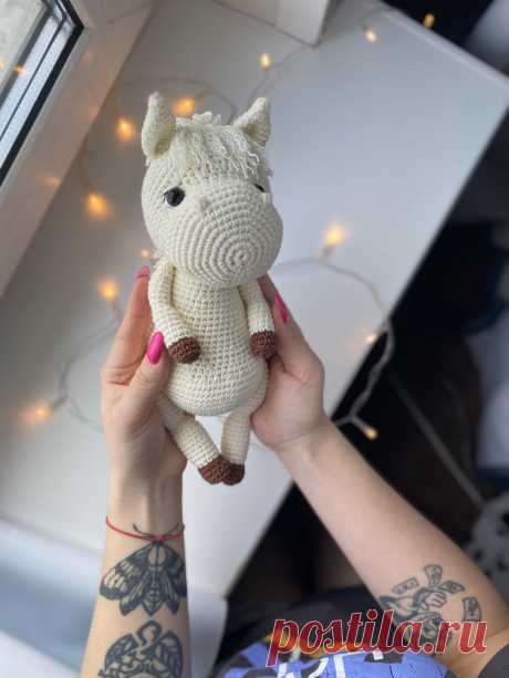 PDF Лошадка крючком. FREE crochet pattern; Аmigurumi toy patterns. Амигуруми схемы и описания на русском. Вязаные игрушки и поделки своими руками #amimore - лошадь из обычной пряжи, лошадка, конь.