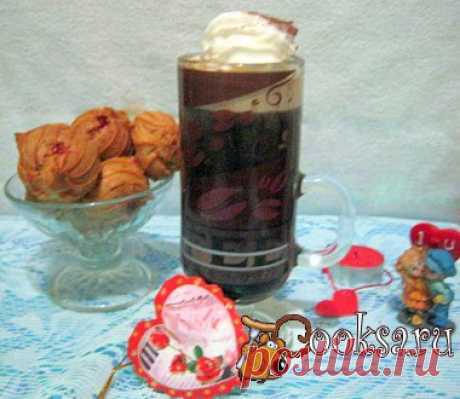 Кофе &quot;Карамель со сливками&quot; #кофе #кулинария #праздник #напиток #вкусно #рецепты Вкусный, ароматный напиток для будней и праздников. Кофе молотый — 1 ст.л.; Сахар — 4-5 ч.л.; Вода — 2 чашки ; Сливки взбитые (в баллоне) — по вкусу ; Шоколадная крошка — 2 щепотки ;