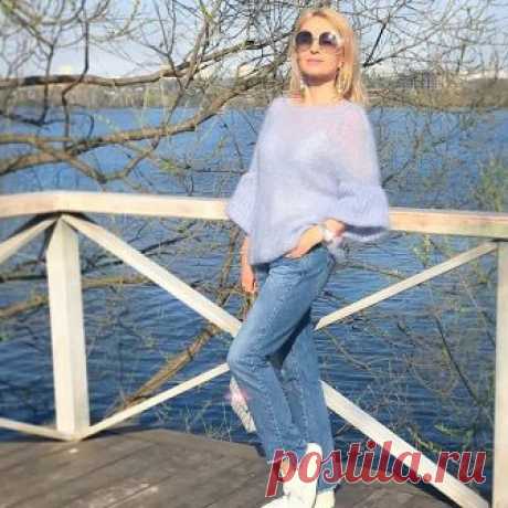Доброе-доброе утро!
Ну, что, нас становится больше и это радует!
Хочу сказать: «Добро пожаловать!», всем новеньким, кто ко мне присоединяется.
И хочу ответить на наиболее частые вопросы, которые мне сейчас пишут в Директ про вязание.
🌸Меня зовут Светлана, я умею многое делать руками.
🌸Вяжу сколько себя помню. 
Долго пыталась выудить из памяти, кто же меня научил вязать, мама или бабушка. Вопрос так и остался для меня без ответа.
Помню, что в шесть лет три моих больших не...