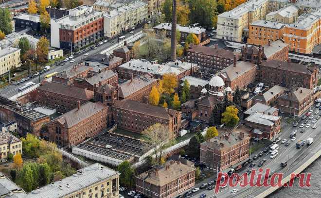 Тюрьму «Кресты» в Петербурге выставят на торги. Тюремный комплекс «Кресты» на набережной Невы в Петербурге передадут госкомпании «Дом.РФ» для продажи. Раньше бывший следственный изолятор планировали переделать в арт-кластер с отелями и ресторанами