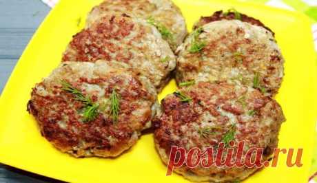 250 г фарша и целая сковорода вкусных котлет готова. Никто не догадывается с чем они. — Ⴚα∂ ℨα୮০τ০Ᏸҡα
