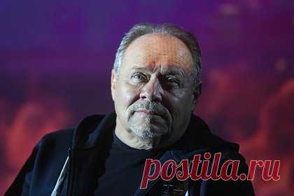 Известный российский актер рассказал о проблемных соседях. Российский актер Алексей Маклаков рассказал, что живет в одном доме с проблемными соседями, которые много лет подряд делают ремонт. Информацией об этом он поделился в интервью изданию «Газета.ру». Артист ответил на вопрос, сталкивался ли он с проблемными соседями и каким образом решал разногласия.