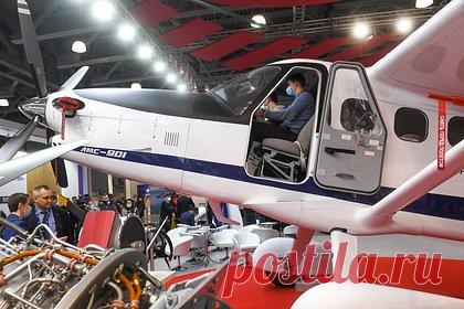 Назван срок первого полета «Байкала» с российским двигателем ВК-800СМ. Первый полет самолета ЛМС-901 «Байкал» с полностью российским двигателем ВК-800СМ намечен на 2024 год. Как сообщает ТАСС, этот срок назвал главный конструктор Уральского завода гражданской авиации (УЗГА) Сергей Вакушин. По его словам, к концу текущего года должна быть завершена подготовка нового двигателя к полету.