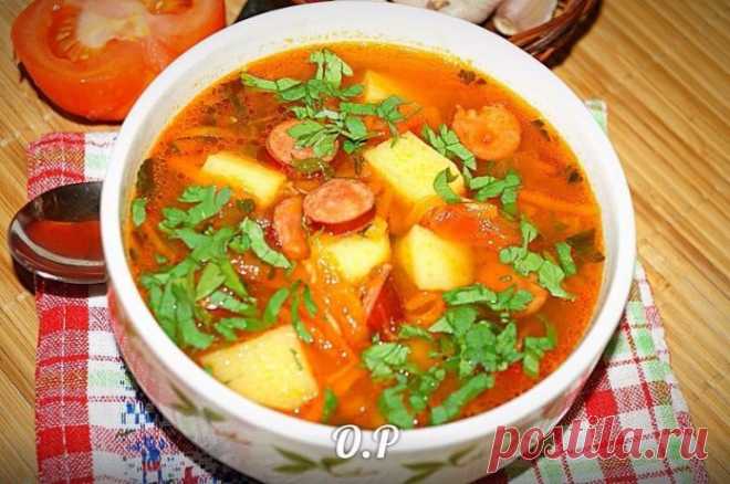 Острый испанский суп с охотничьими колбасками и овощами