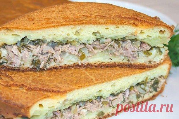 Заливной пирог с рыбными консервами

Подойдут любый рыбные консервы в масле.

Тебе понадобится: 200 мл кефира, 1 стакан муки, 2 яйца, 1 ч.л. разрыхлителя, полпучка укропа, 1 банка рыбных консервов в масле, соль, растительное масло для смазывания формы.

Приготовление: Смешай теплый кефир, взбитые яйца, соль, муку и разрыхлитель. Консервы достань из банки, разомни вилкой и смешай с измельченным укропом.

Вылей часть теста в смазанную форму, выложи начинку, залей остатками т...