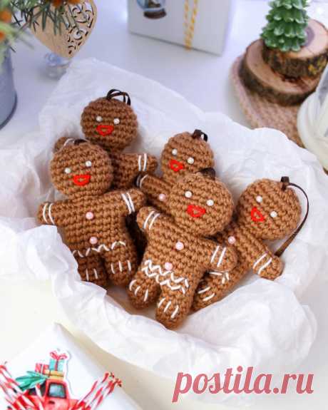 PDF Пряник крючком. FREE crochet pattern; Аmigurumi doll patterns. Амигуруми схемы и описания на русском. Вязаные игрушки и поделки своими руками #amimore - маленький пряничный человечек к Новому году, кукла, пупс, куколка, Рождество, печенье, печенька.